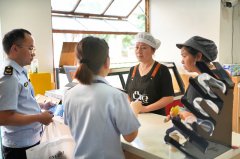 <b>从底子上杜绝餐品正在配送中被擅自、污染或互</b>